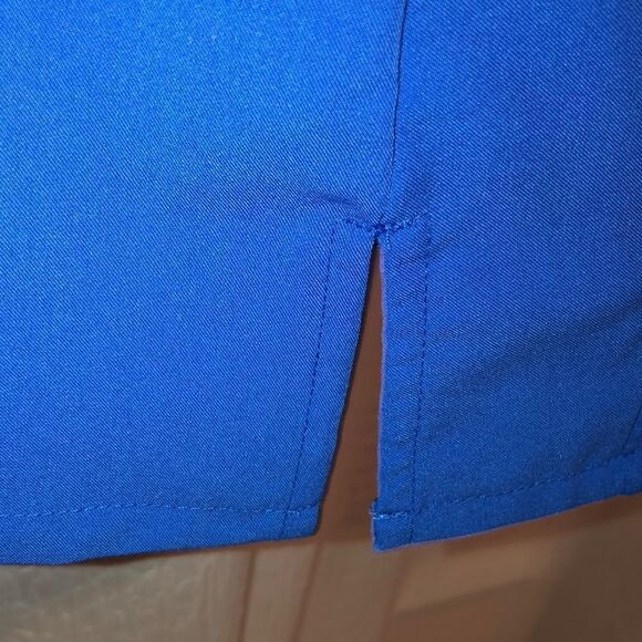 Jockey XL Classic Fit Collection 4 Pocket Solid Royal Blue Scrub Top - Picture 8 of 14